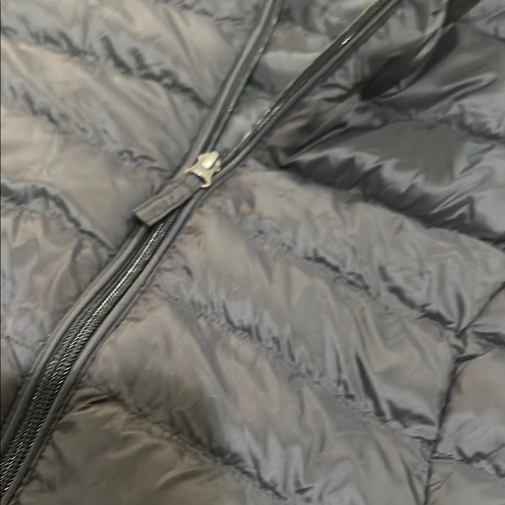 Amazon Essentials Black Puffer Jacket With Quilte… - image 3
